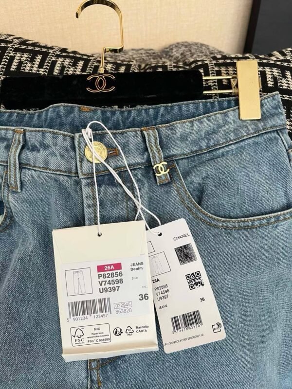 CHANEL Jeans