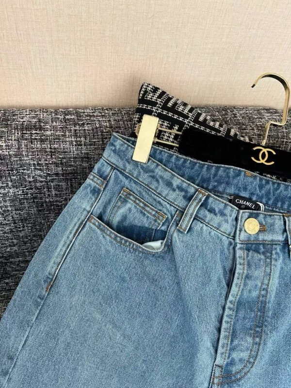 CHANEL Jeans
