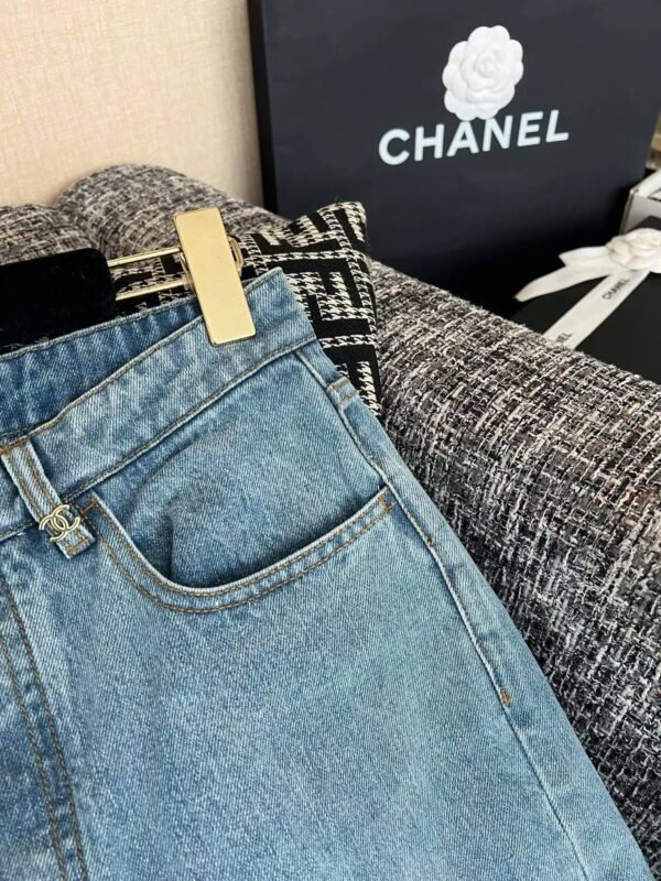 CHANEL Jeans