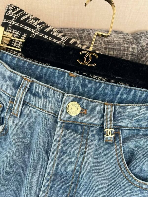 CHANEL Jeans