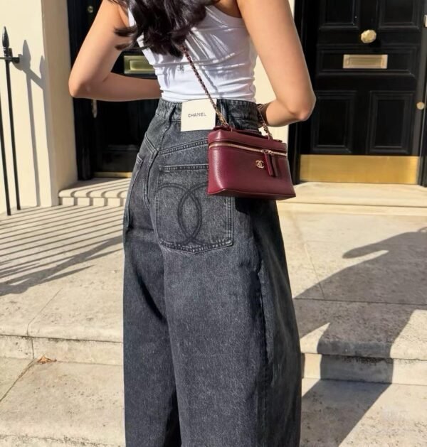 CHANEL Jeans