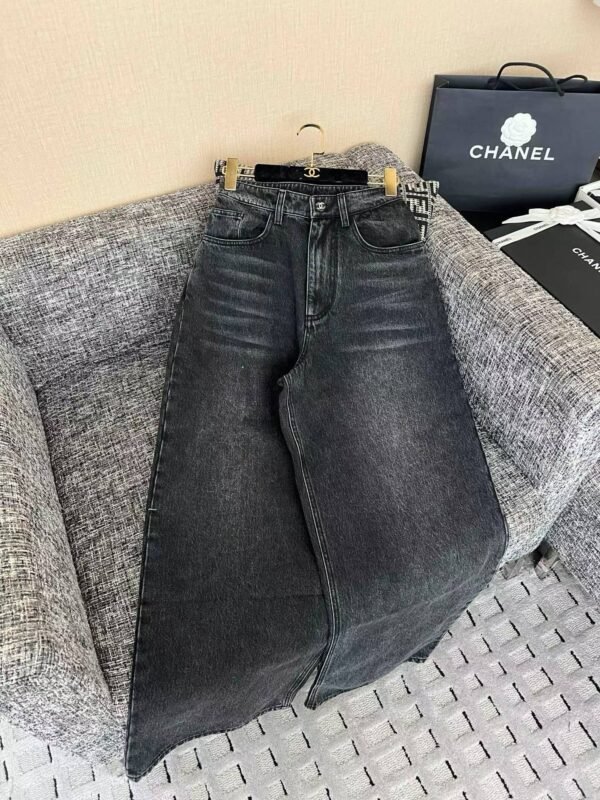 CHANEL Jeans