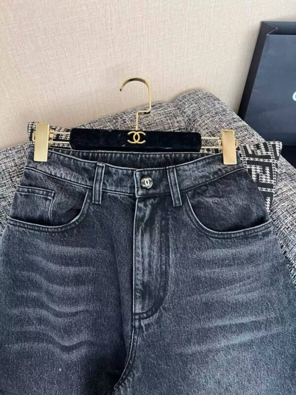 CHANEL Jeans