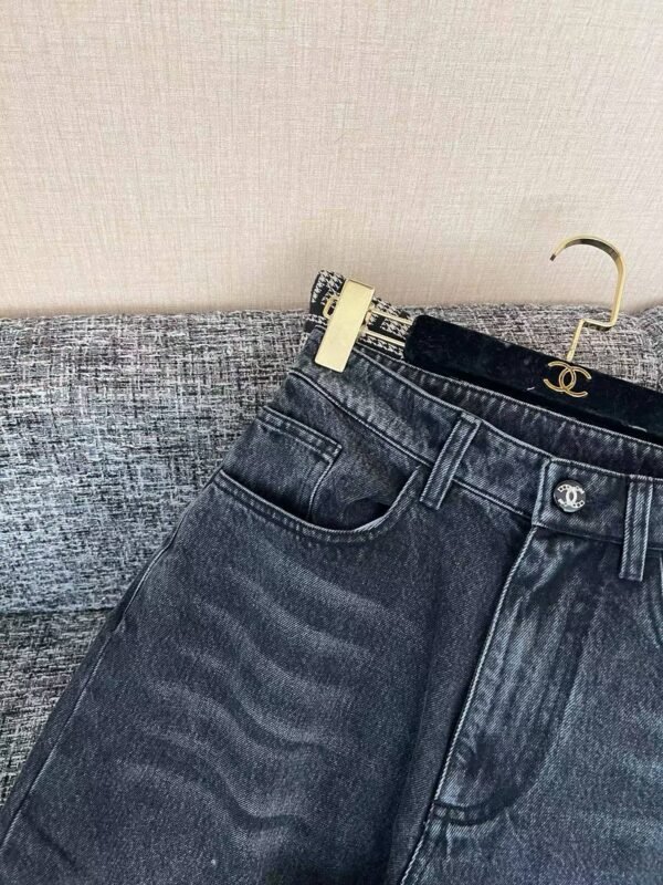 CHANEL Jeans