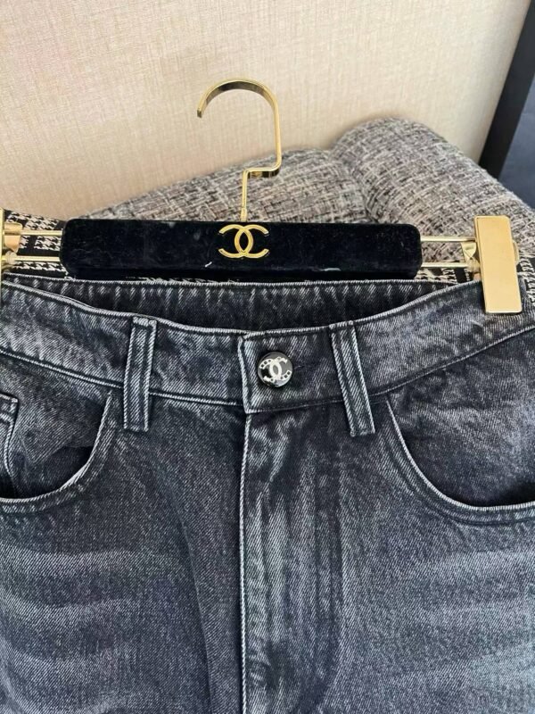 CHANEL Jeans