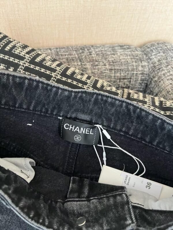 CHANEL Jeans