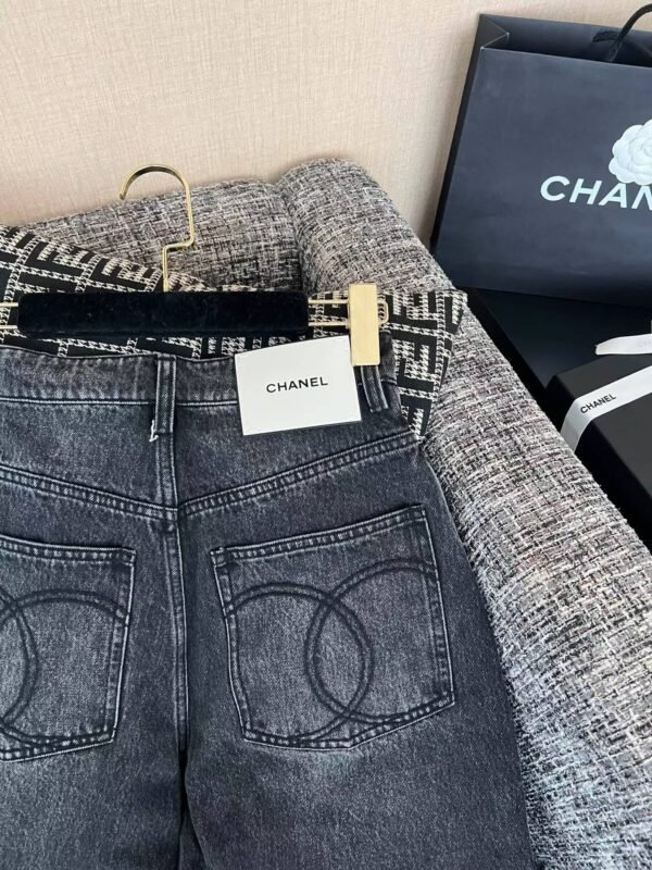 CHANEL Jeans