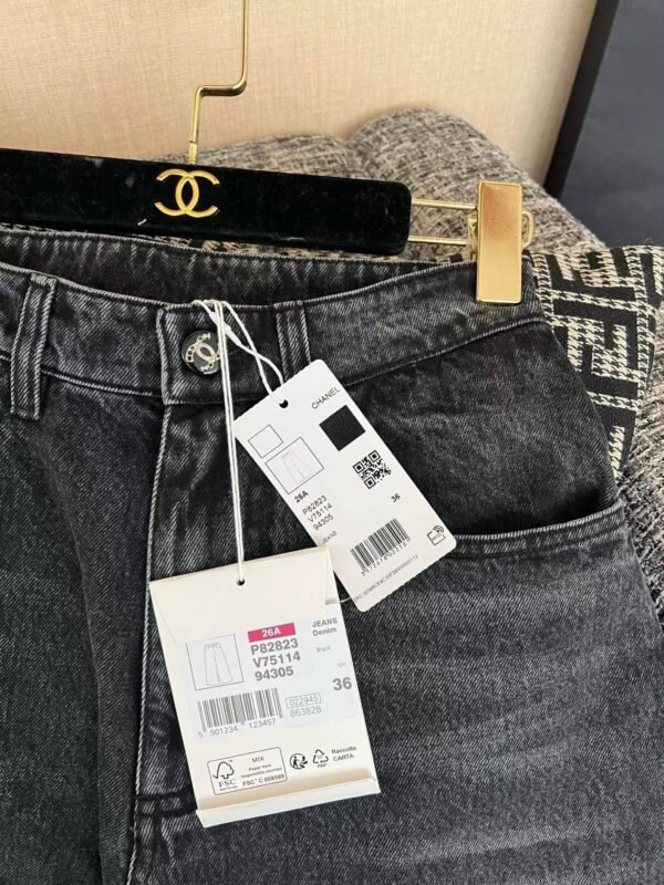CHANEL Jeans