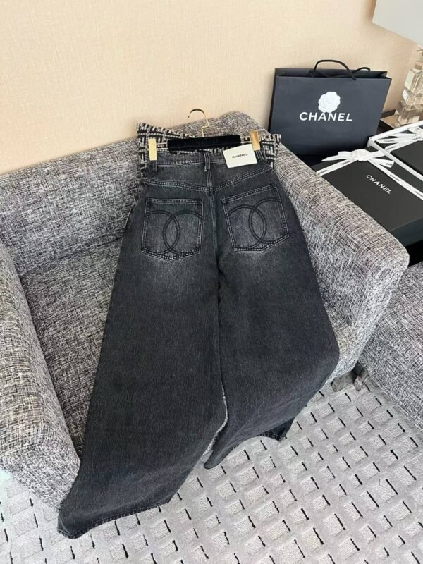 CHANEL Jeans