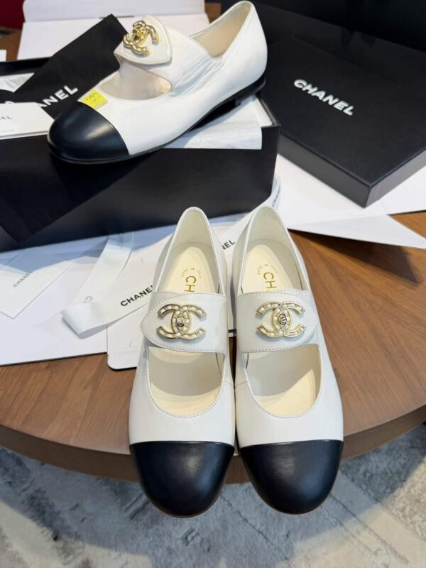 CHANEL Flat Casual Shoes