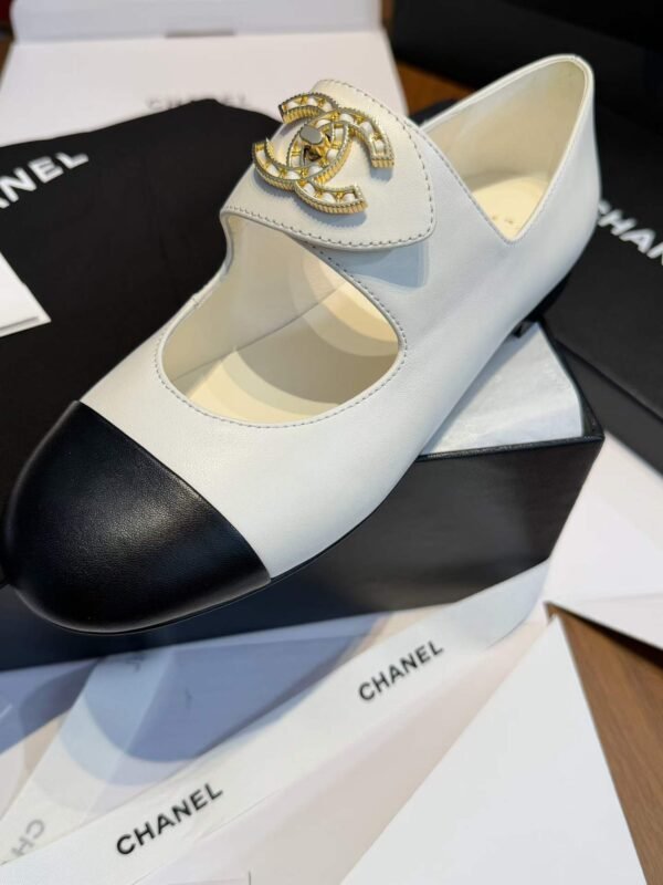 CHANEL Flat Casual Shoes