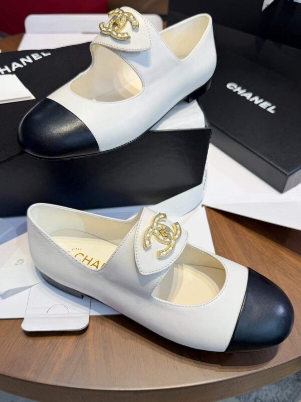 CHANEL Flat Casual Shoes