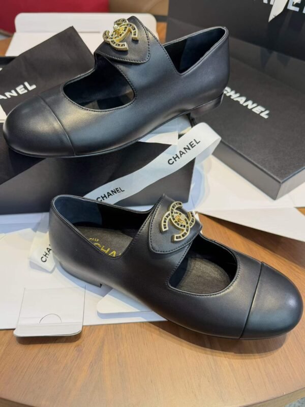 CHANEL Flat Casual Shoes