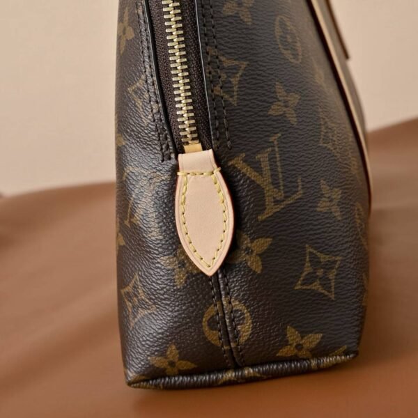 LOUIS VUITTON M28951 Squire East West Bag