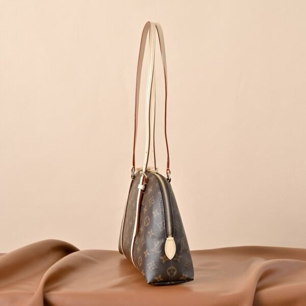 LOUIS VUITTON M28951 Squire East West Bag