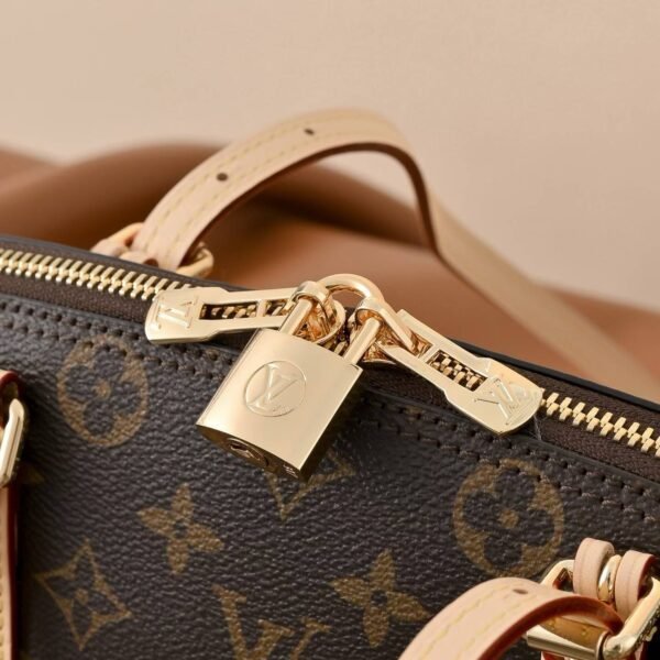 LOUIS VUITTON M28951 Squire East West Bag