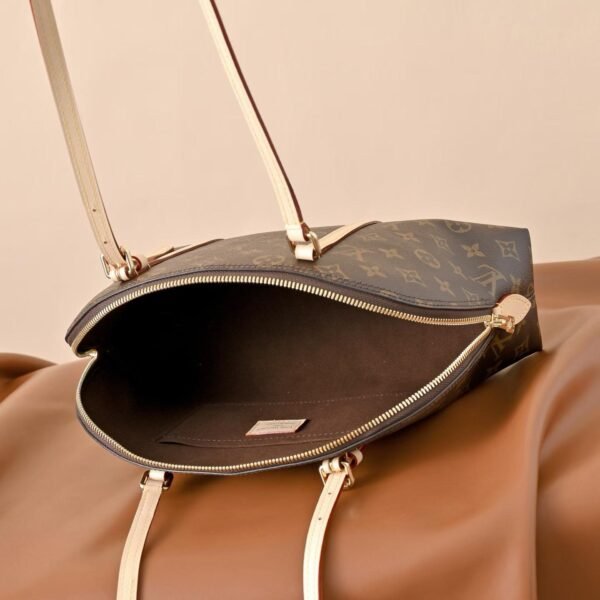 LOUIS VUITTON M28951 Squire East West Bag