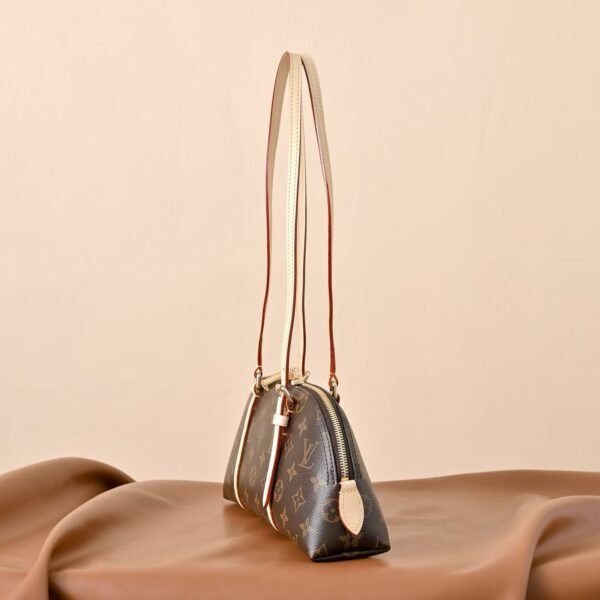 LOUIS VUITTON M28953 Squire East West Bag