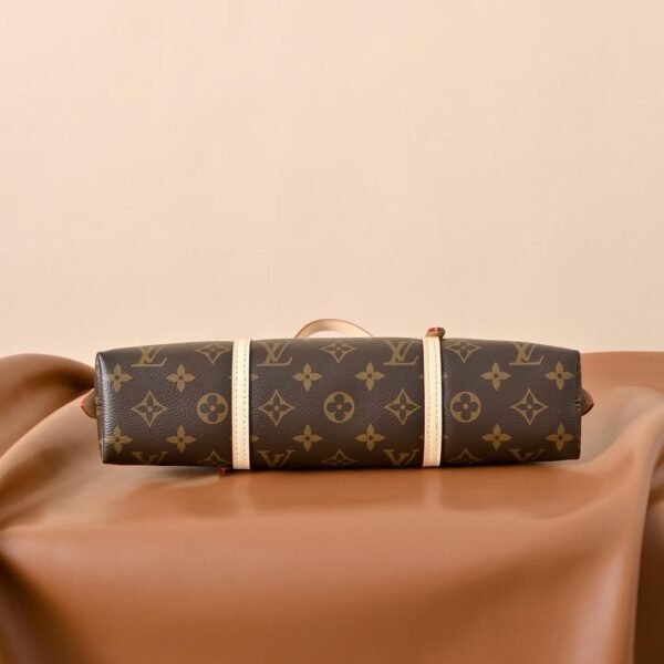 LOUIS VUITTON M28953 Squire East West Bag