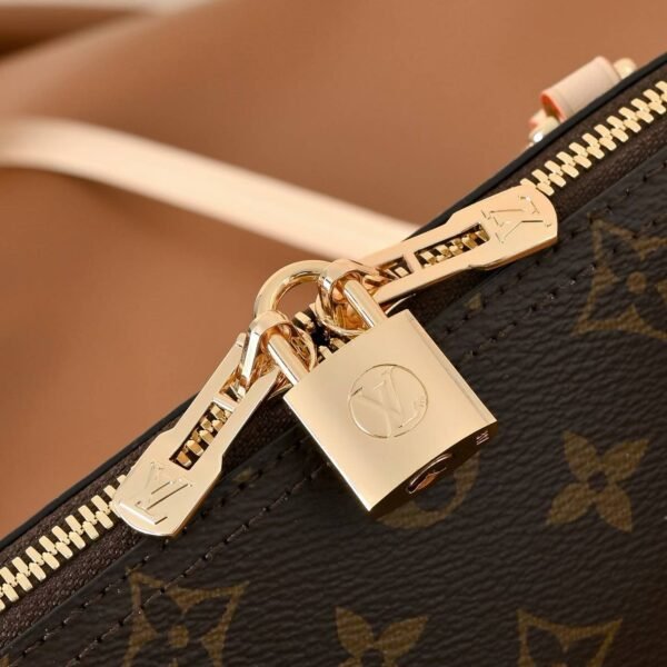 LOUIS VUITTON M28953 Squire East West Bag