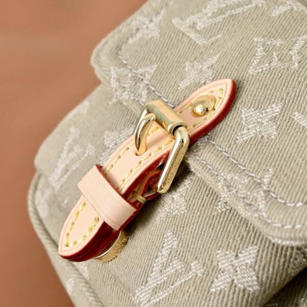 LOUIS UVITTON  M27602 Pochette Accessoire Cargo Bag