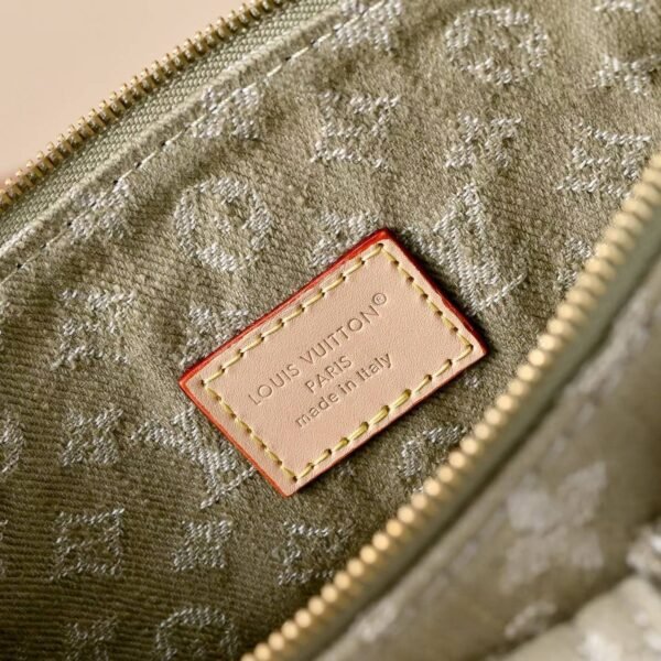 LOUIS UVITTON  M27602 Pochette Accessoire Cargo Bag