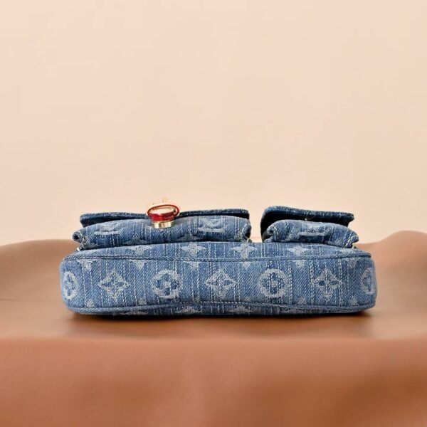LOUIS UVITTON  M27602 Pochette Accessoire Cargo Bag