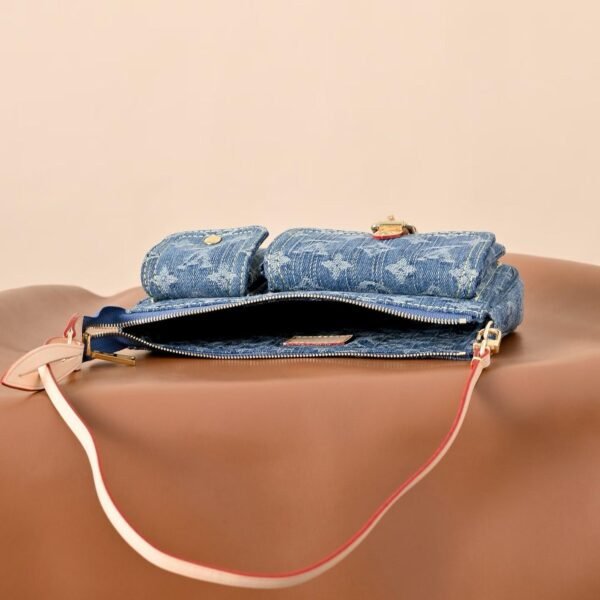 LOUIS UVITTON  M27602 Pochette Accessoire Cargo Bag