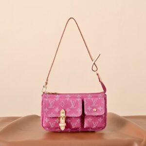 LOUIS UVITTON  M27602 Pochette Accessoire Cargo Bag