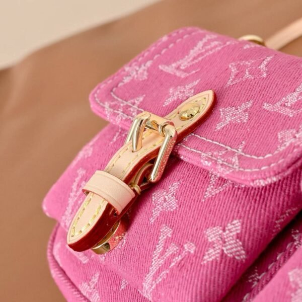 LOUIS UVITTON  M27602 Pochette Accessoire Cargo Bag