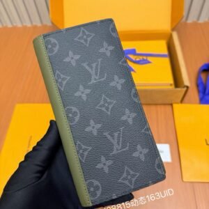 LOUIS VUITTON M28642 Wallet