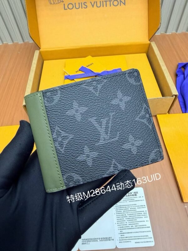LOUIS VUITTON M28644 Slender Wallet