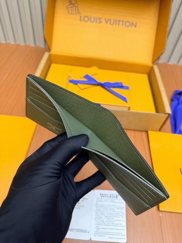 LOUIS VUITTON M28644 Slender Wallet