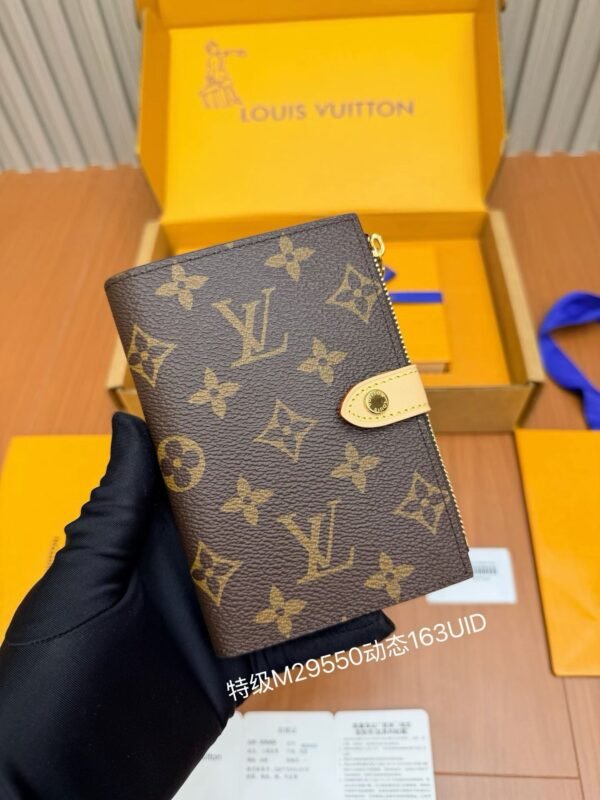 LOUIS VUITTON M29550 Locked Passport Cover