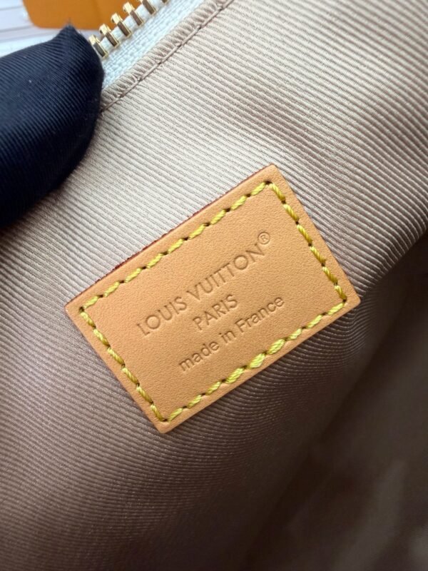 LOUIS VUITTON Multipass Bag M2A078