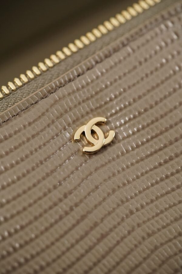 CHANEL Vanity with Chain