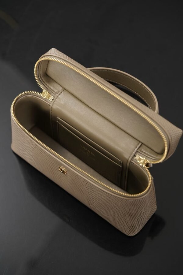 CHANEL Vanity with Chain