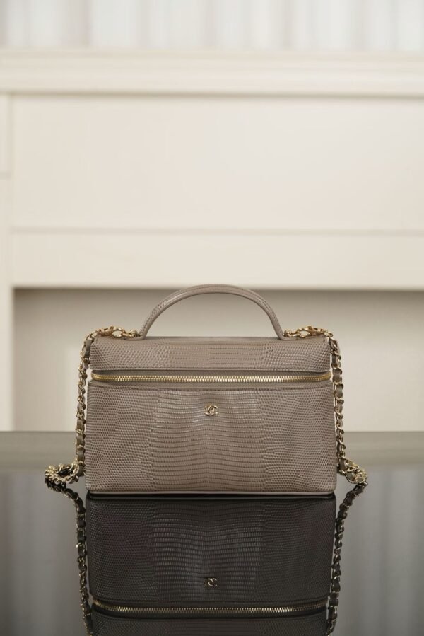 CHANEL Vanity with Chain