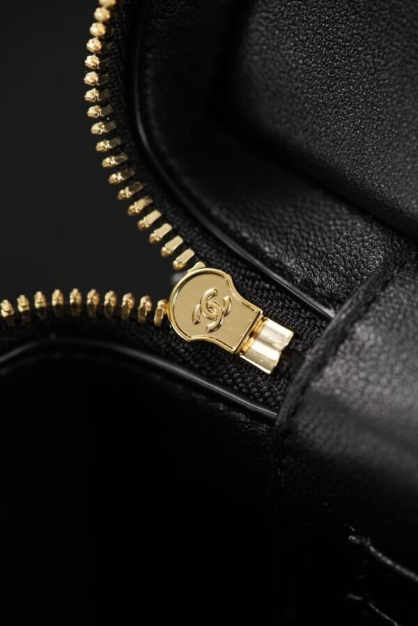 CHANEL Vanity with Chain