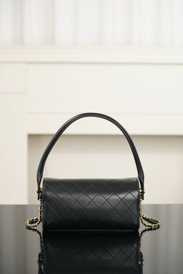 CHANEL  Clutch with chain