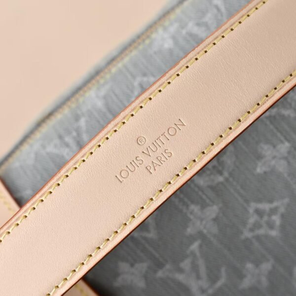 LOUIS VUITTON SIDE TRUNK M13285