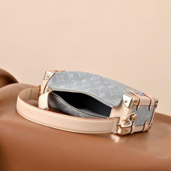 LOUIS VUITTON SIDE TRUNK M13285