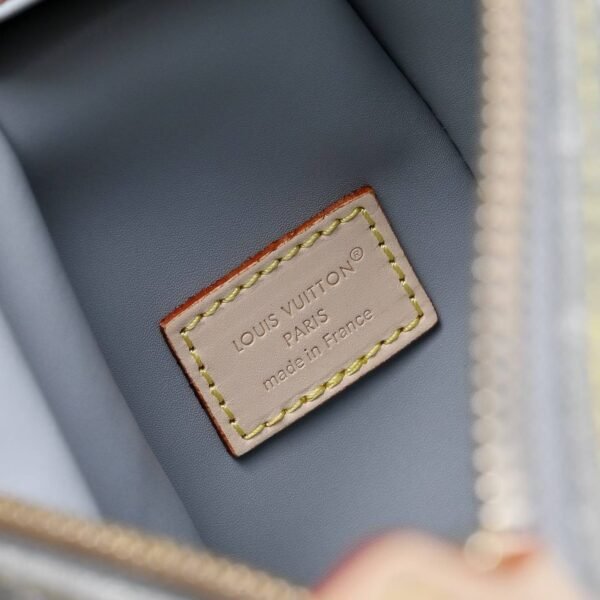 LOUIS VUITTON SIDE TRUNK M13285