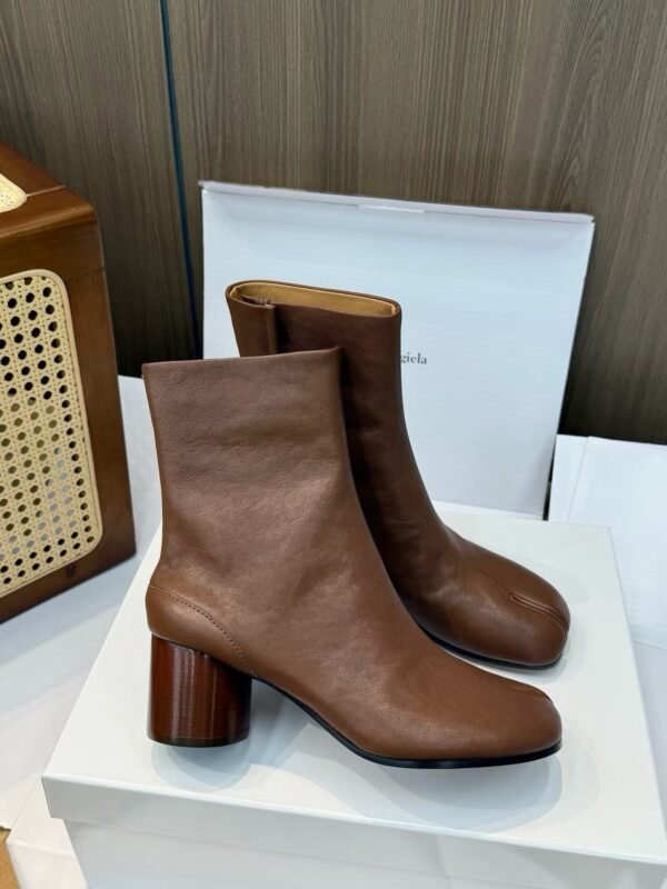 MAISON MARGIELA TABI Split-toe Ankle Boots
