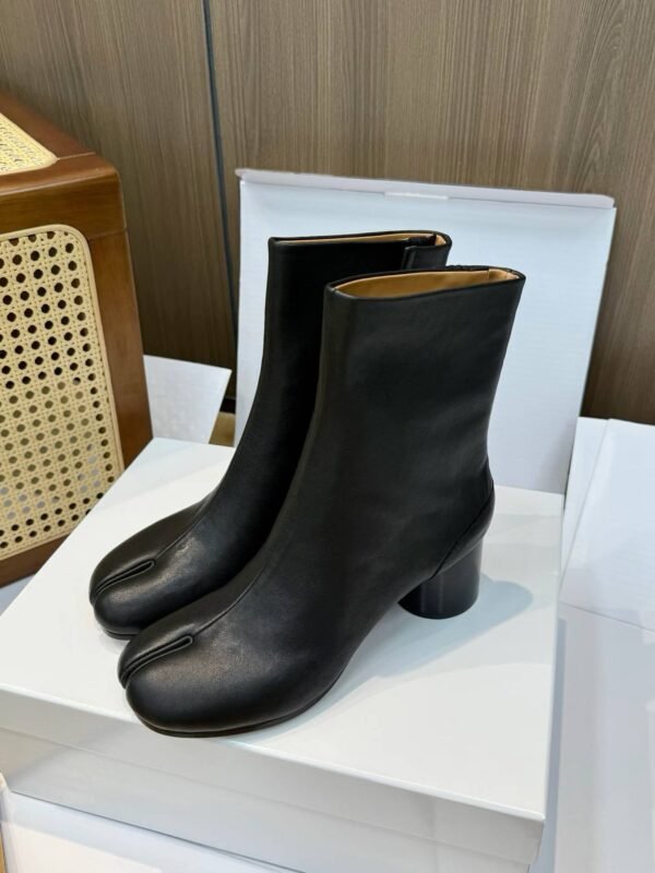 MAISON MARGIELA TABI Split-toe Ankle Boots
