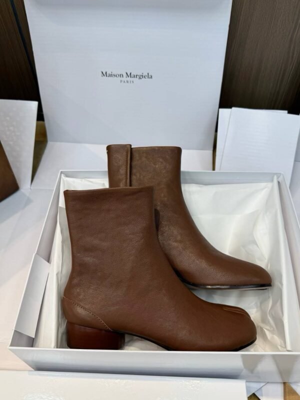MAISON MARGIELA  TABI  Split-toe Ankle Boots
