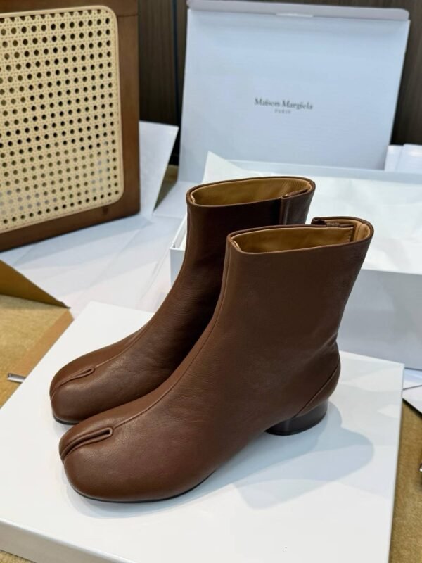 MAISON MARGIELA  TABI  Split-toe Ankle Boots