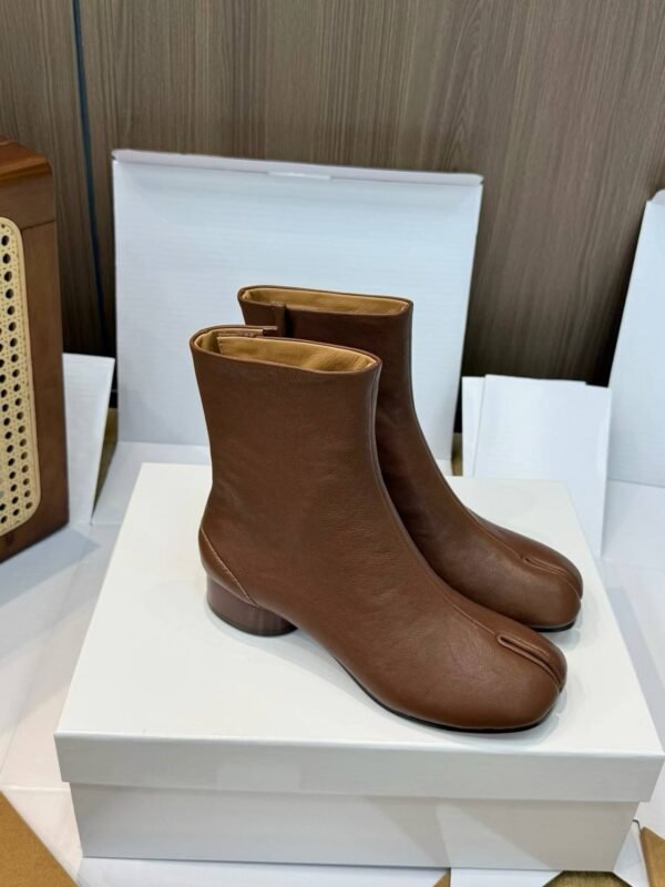 MAISON MARGIELA  TABI  Split-toe Ankle Boots