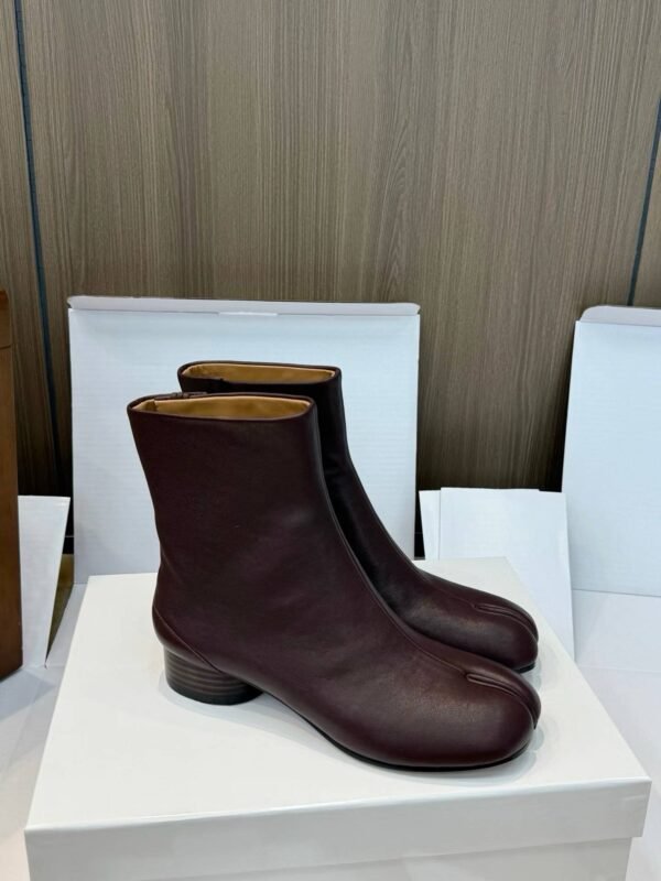MAISON MARGIELA  TABI  Split-toe Ankle Boots