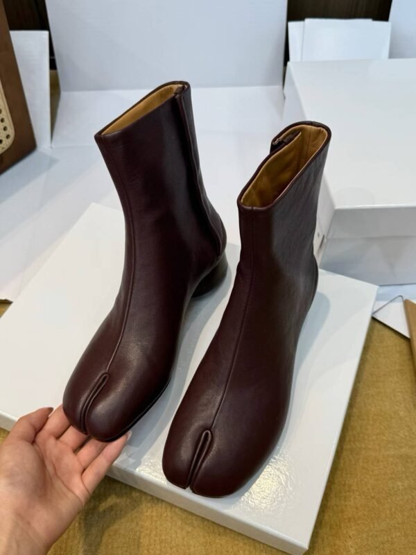 MAISON MARGIELA  TABI  Split-toe Ankle Boots
